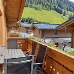 Hochalmbahnen 14w4, Wacholder, Nahe Gondel, Hunde Willkommen